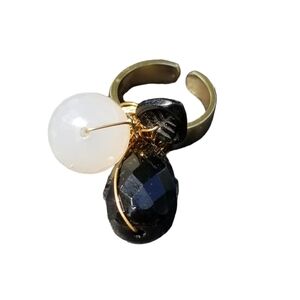MODERNIST STYLE BLACK & WHITE GLASS BEAD WIRE WRAPPED GOLDTONED RING